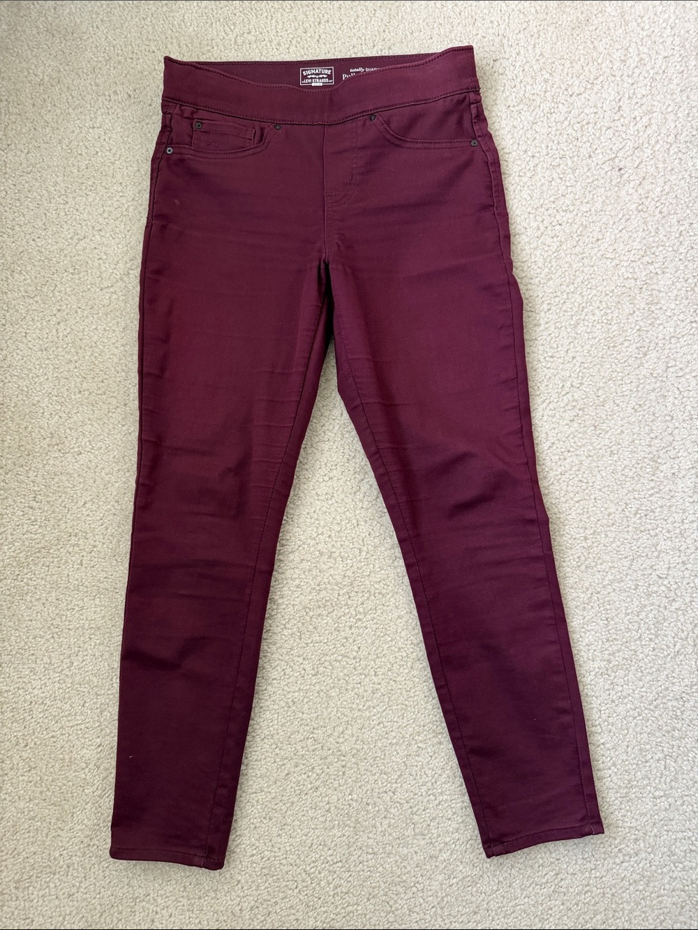 Signature by Levi Strauss Slim Stretch Skinny Pants in Burgundy